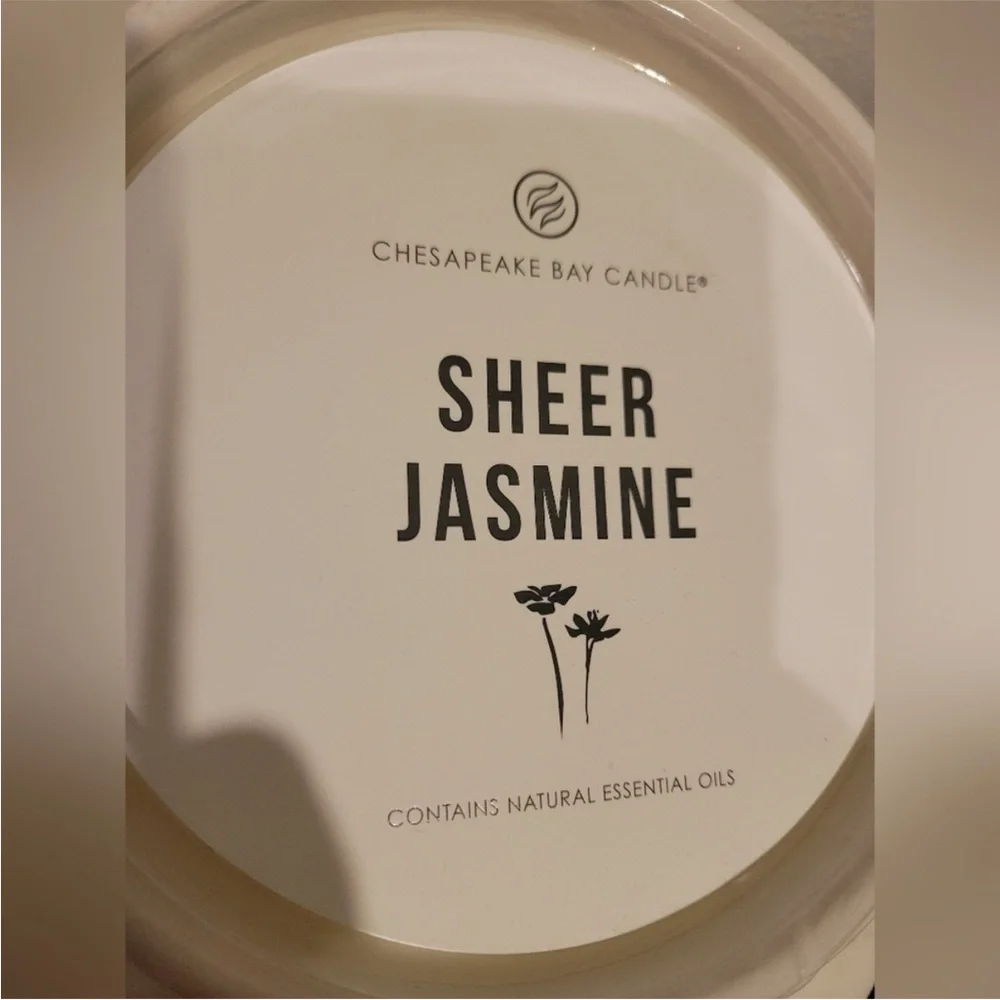 NWOT Chesapeake Bay Candle Sheer Jasmine 3-Wick Ceramic Candle - Picture 2 of 4